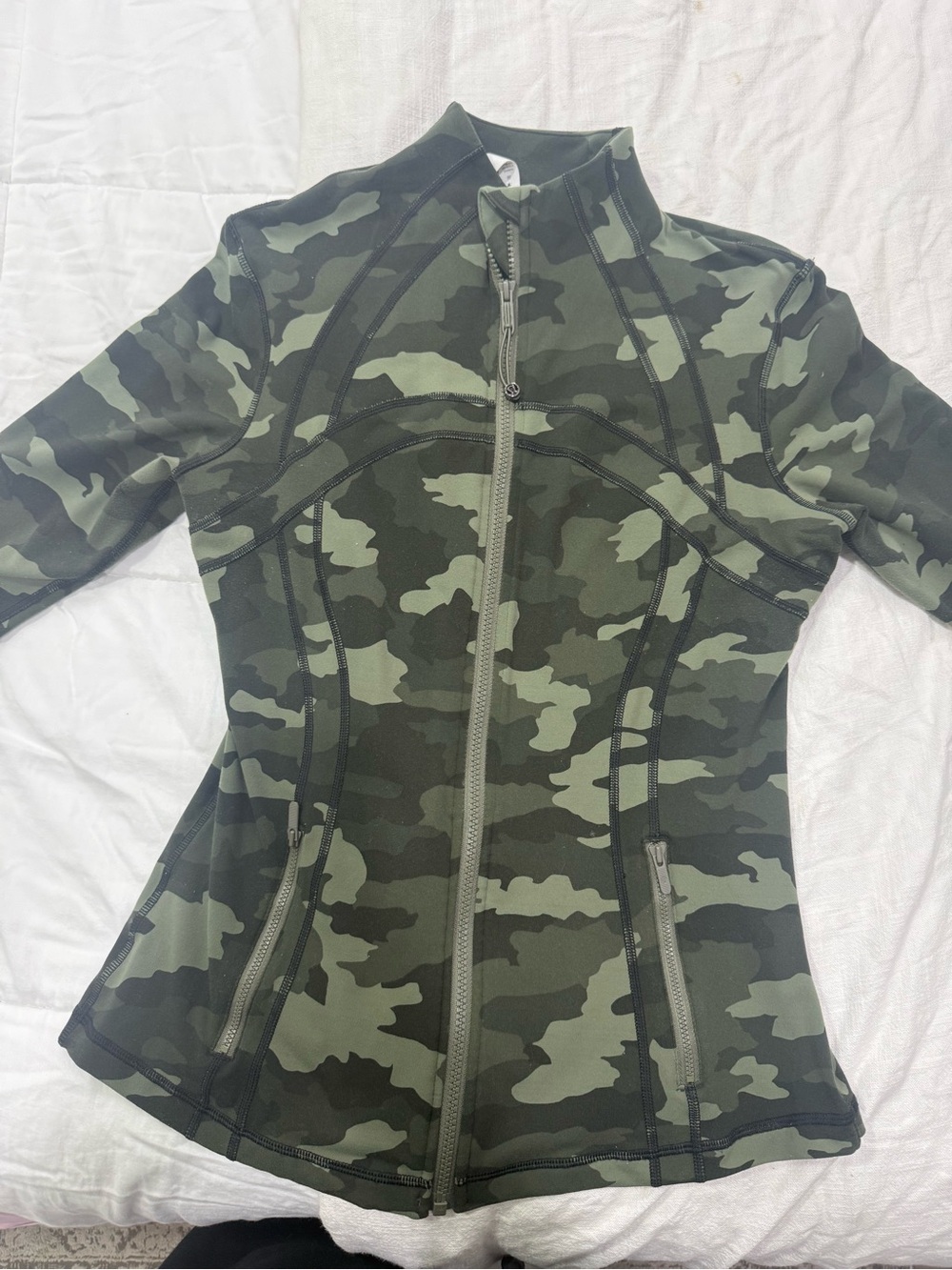 lululemon athletica Women's Camo Zip-Up Jacket - Olive/Forest Green